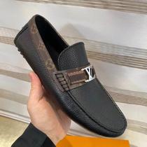 Shanghai Warehouses ready-made goods are carefully selected and recommended by experts. Limited edition shoes are available for sale.