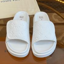 Shanghai Warehouses ready-made goods are carefully selected and recommended by experts. Limited edition shoes are available for sale.