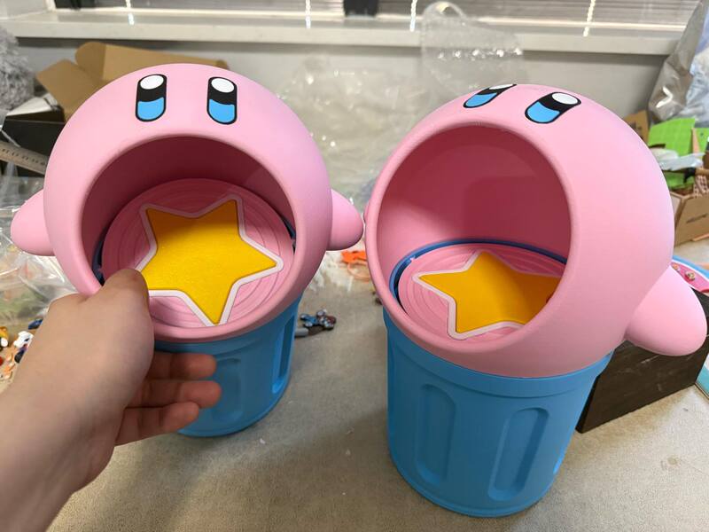 Kirby Flip-Top Trash Can Storage Box Creative Gift Model Decoration Desktop Ornament Practical for Boys and Girls