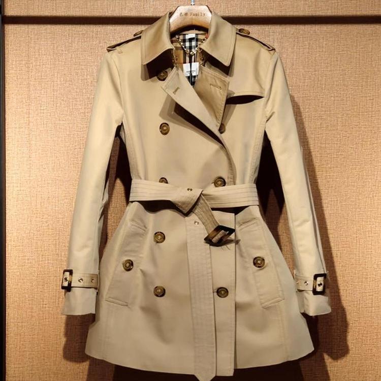 Casual and Elegant High-End 2025 Spring and Autumn British Style Short Trench Coat for Women, Waist-Cinching Double-Breasted Coat