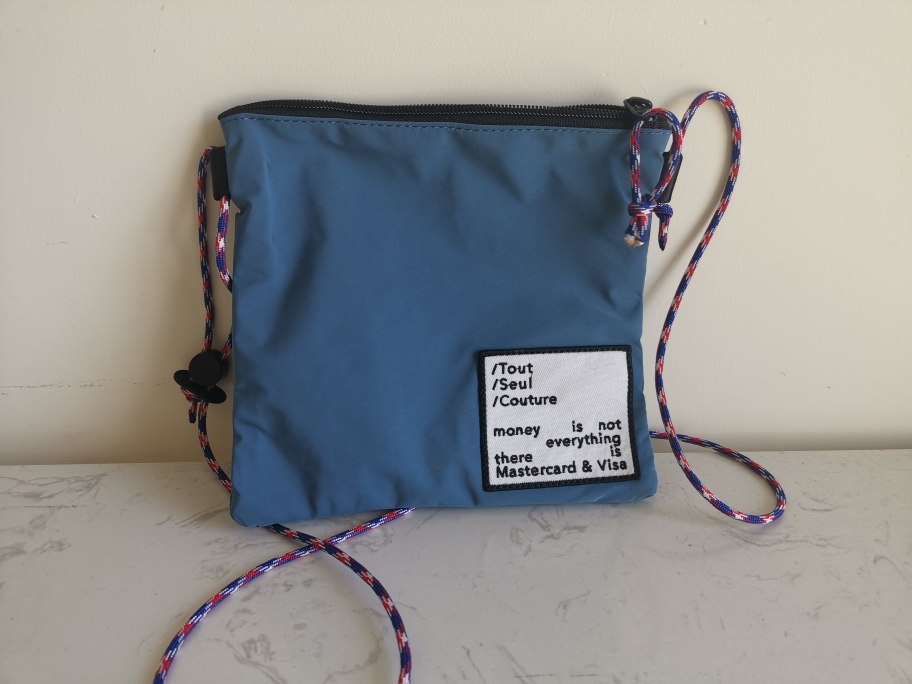 日系斜挎手机包怎么样，它的价格贵不贵,第2张