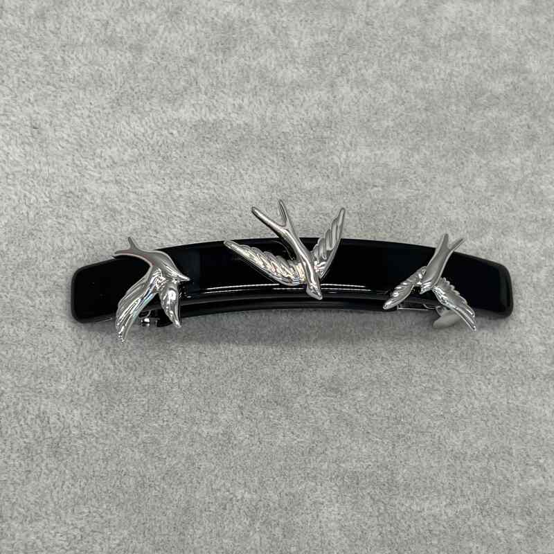 Real Shot of a Niche Design Black Piano-Lacquered Flybird-Shaped Spring Clip