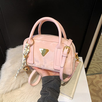 Hand-carrying fashionable casual bowling bag, new retro high-end simple and versatile shoulder bag, trendy women's bag