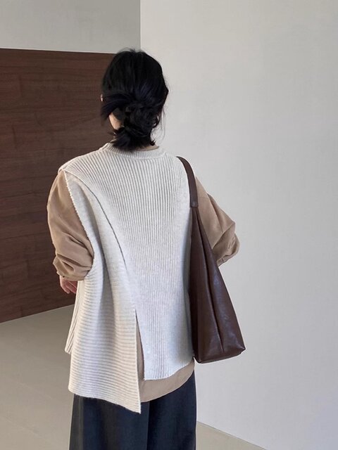 Stylish Black Round-Neck Sleeveless Knitted Vest for Women, Autumn and Winter Layering Sweater, Chic and Unique Top with Slits