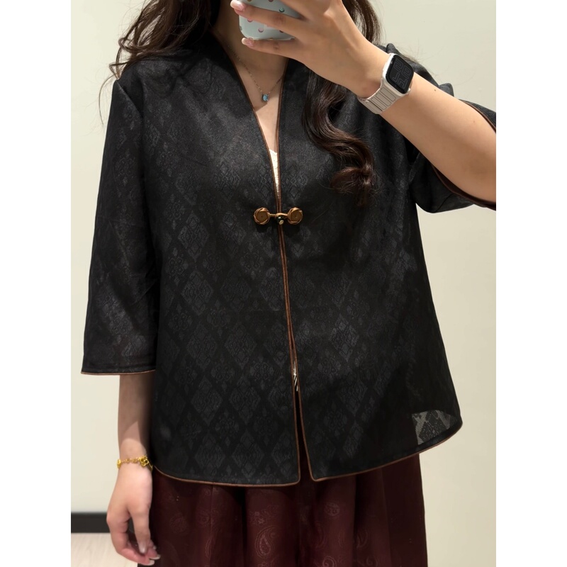 Xunran Tangxian Xiangyun Silk Diamond Pattern New Chinese Style V-Neck Top with Three-Weave Twill Xunran Tangxian Xiangyun Silk Diamond Pattern New Chinese Style V-Neck Top with Three-Weave Twill