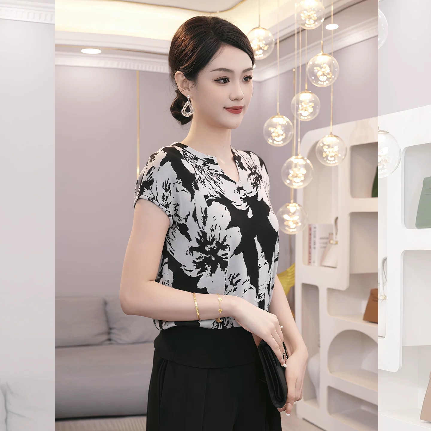 T-shirt women's 2025 new Tencel cool breathable sweater light luxury high-grade black and white jacquard V-neck temperament short sleeves