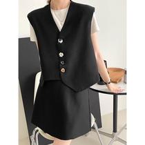 Juzhi 2024 spring heavy industry womens irregular black coat short high-end retro vest 8882-2