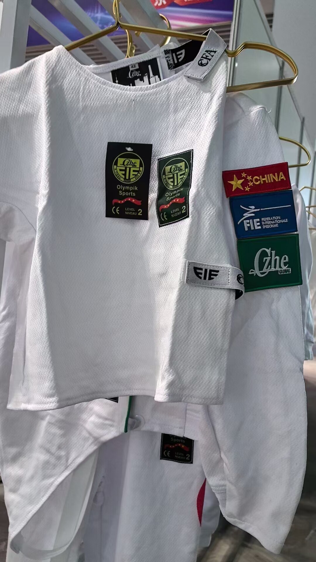 击剑爱好者的理想选择 CZHE新款FiE800N冰丝击剑服 成人儿童尺码可参加全国比赛 🏂-花剑剑服-淘宝好物网