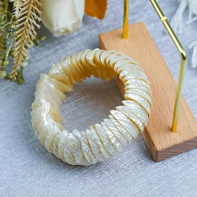Deep-Sea Pearl Shell Mother-Of-Pearl Bracelet with a Vintage European Babylonian Style, Natural Handmade Shell Design Bracelet Deep-Sea Pearl Shell Mother-Of-Pearl Bracelet with a Vintage European Babylonian Style, Natural Handmade Shell Design Bracelet