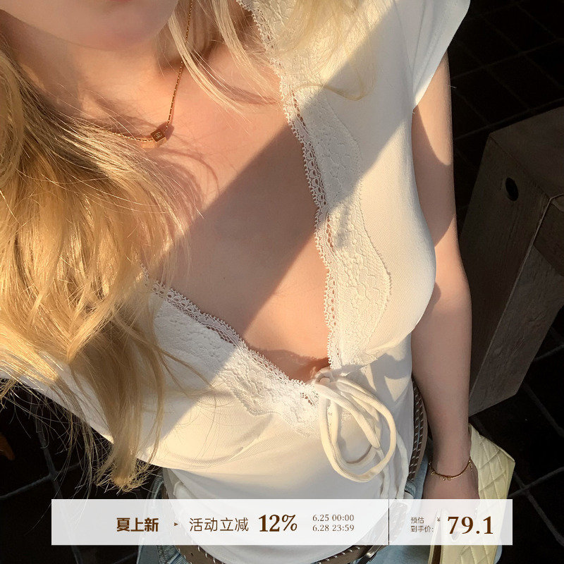 8Uioio Dream Love White Lace Patchwork Short Sleeve T-Shirt for Women Summer 2026 New Slim Fit V-Neck Top