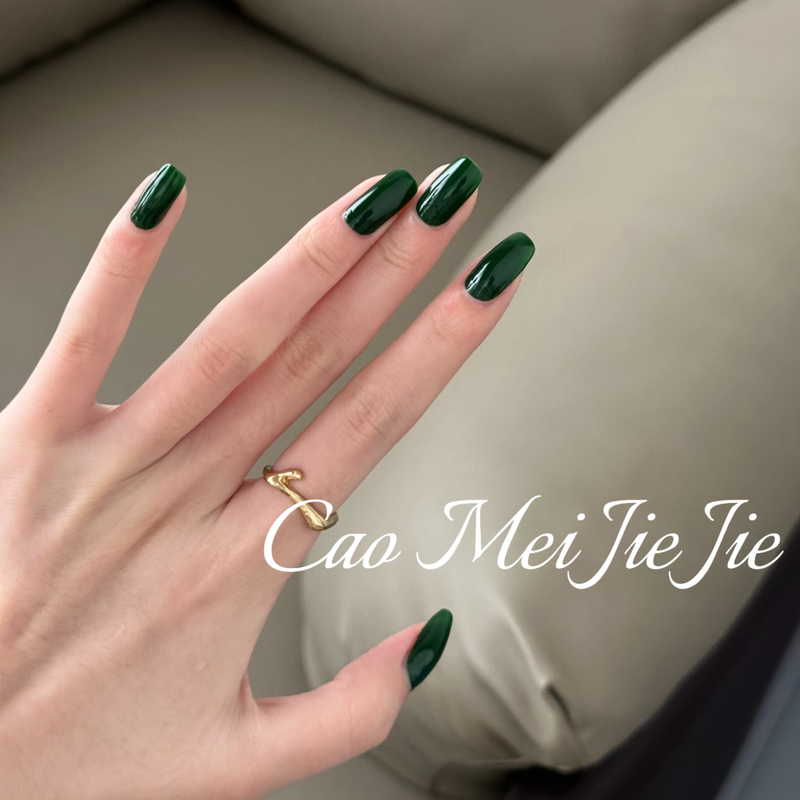 Handmade Nail Patches in Vintage Emerald Green Color, Wearable Nails That Enhance Complexion, Solid Color, 2026 New Year Style, Short Style with a High-End Feel