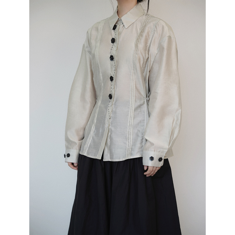 Several Issues of the Magazine "Zhi (Branch) - Handmade Wooden Flower Buttons: Twisted Branch Classical Gray-Green Shirt, Designed for Spring and Summer, Lightweight and Thin