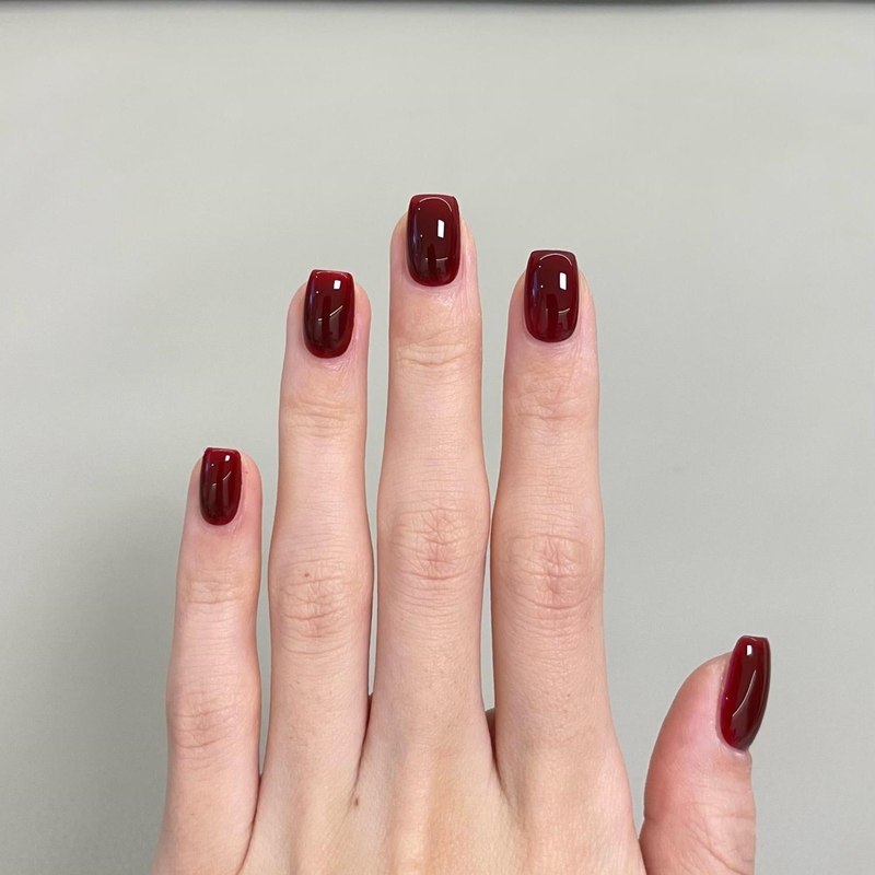 2026 Autumn and Winter Handmade Wearable Nail Art, Elegant Wine Red Solid Color, High-End Short Style, Brightening and Elegant False Nails 2026 Autumn and Winter Handmade Wearable Nail Art, Elegant Wine Red Solid Color, High-End Short Style, Brightening and Elegant False Nails