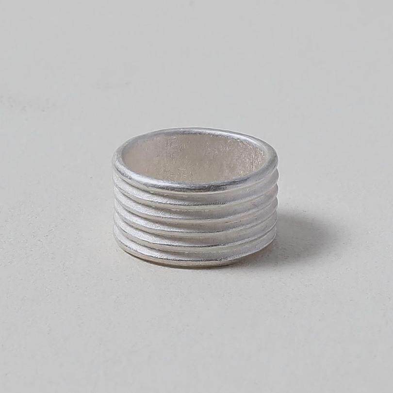 OLIOEACETO sterling silver ribbed wide ring