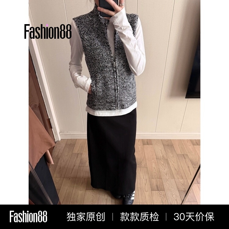 Retro Old Money Style Gray High-Neck Sleeveless Knitted Vest for Women, Autumn and Winter Lazy Style Fashionable Layering Outerwear Retro Old Money Style Gray High-Neck Sleeveless Knitted Vest for Women, Autumn and Winter Lazy Style Fashionable Layering Outerwear