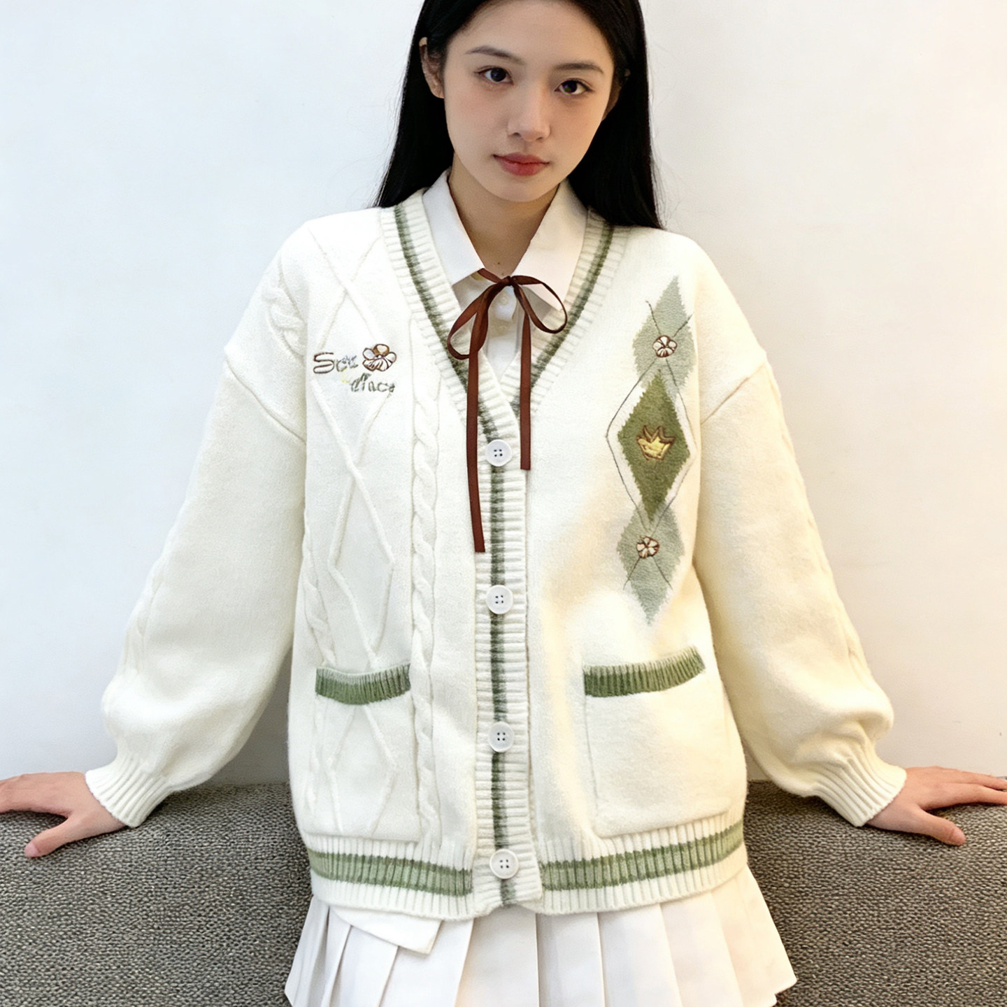 为什么2026年的开衫毛衣扣子一定要选择多彩手工款式?