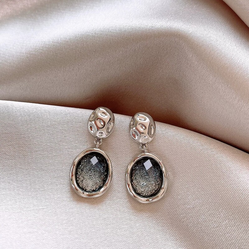 【 90% off Special Zone 】Brand Clearance Sale Creative Design Niche Minimalist Silver and Black Hammered Texture Earrings Accessories 【 90% off Special Zone 】Brand Clearance Sale Creative Design Niche Minimalist Silver and Black Hammered Texture Earrings Accessories