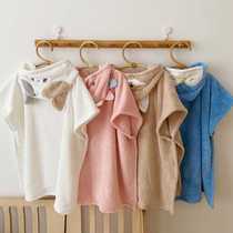 Childrens bath towel with hood and cloak. Newborn baby bathrobe is absorbent and can be worn by the baby to take a bath. Super soft for boys and girls in autumn and winter.