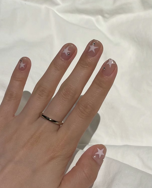 Unisex Plain White Star Hand-Painted Nail Art, Everyday Natural Style, Simple Minimalist Style, Versatile Short Nails Unisex Plain White Star Hand-Painted Nail Art, Everyday Natural Style, Simple Minimalist Style, Versatile Short Nails