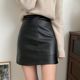 봄과 가을 2024 Hot Girls Black A-Line Small Leather Skirt Skirt 여성 하이 허리 고관절 디자인 슬림 PU 짧은 치마