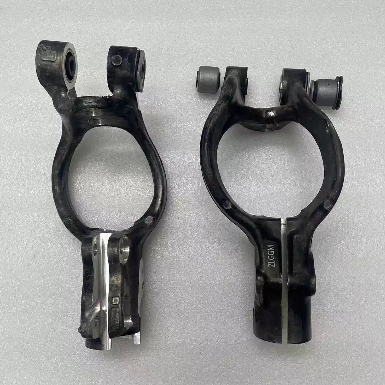 Рука рукавом 适用凯迪拉克xts前减震器底座下叉臂支架下托架前羊角衬套胶套 BVK