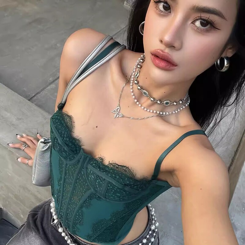 American-Style Spicy Girl Camisole, Can Be Worn as an Inner Layer or Outerwear, Slim-Fitting, Short Lace-Trimmed Corset Top with Fishbone Waist Cinching