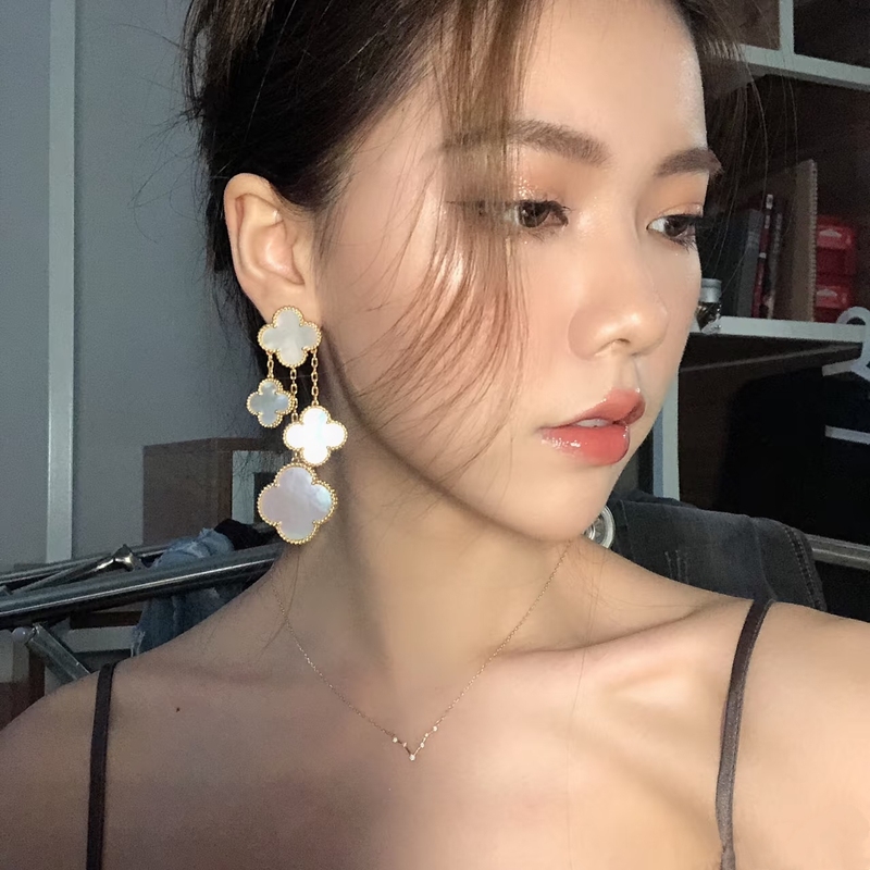 Four-Leaf Clover Two-Flower Earrings, Sterling Silver Plated with 18K Rose Gold, Three-Flower Earrings, White Mother-Of-Pearl Earrings, Long Style Ear Clips ins Style