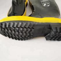 Shanghai Shuangqian brand firefighter combat boots are anti-puncture and flame-retardant steel plate-soled rain boots dedicated for emergency rescue training
