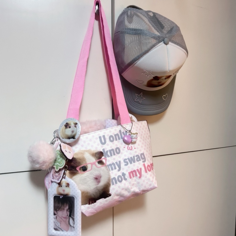 [the Wisdom of Guinea Pigs Is Something You Don'T Understand] Original Guinea Pig Dupont Paper Bag Single-Shoulder Commuter Tote Bag with Polka Dot Print