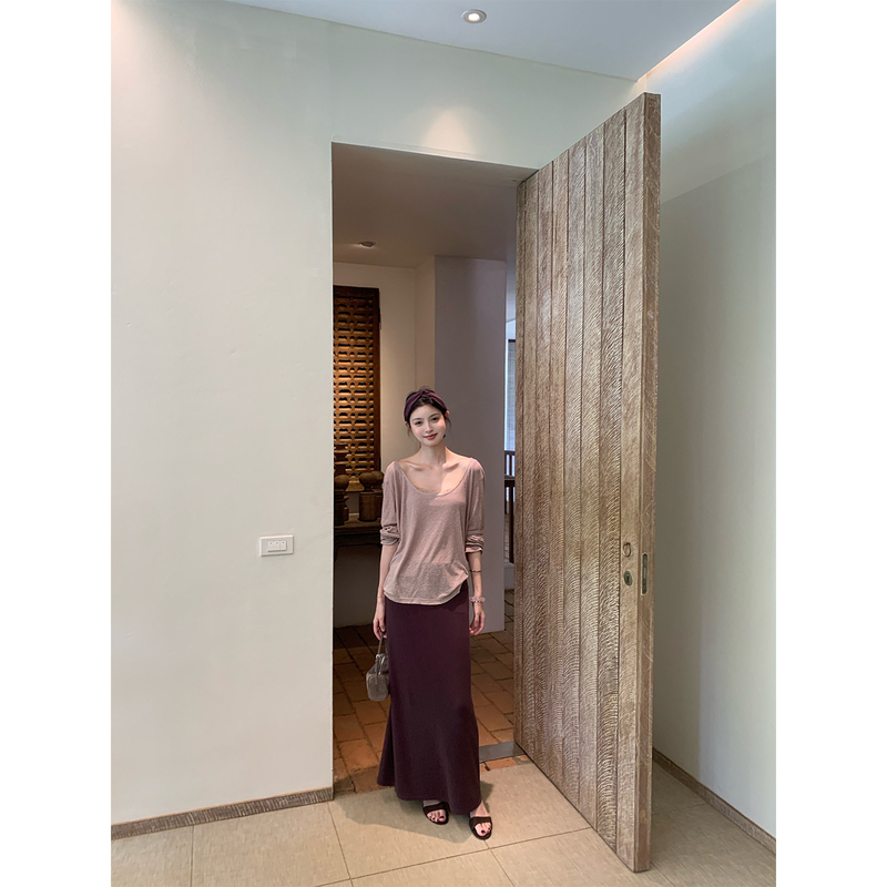 Fleme Muyue's "Berry La" Is a Simple and Elegant Straight-Leg Knit Skirt with a Ballet-Style Twist and a Sophisticated Feel Fleme Muyue's "Berry La" Is a Simple and Elegant Straight-Leg Knit Skirt with a Ballet-Style Twist and a Sophisticated Feel