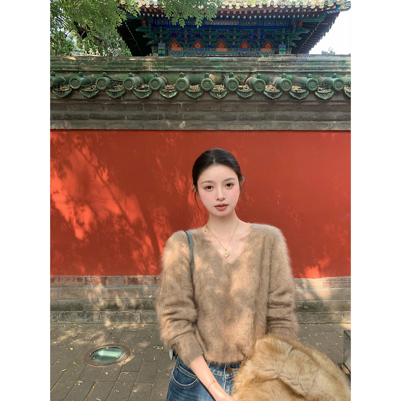 Fleme's "White Memory" Is a Luxurious and Warm Cashmere Sweater with a Casual and Simple Style, Made of 100% Cashmere Brushed Sweater Fleme's "White Memory" Is a Luxurious and Warm Cashmere Sweater with a Casual and Simple Style, Made of 100% Cashmere Brushed Sweater