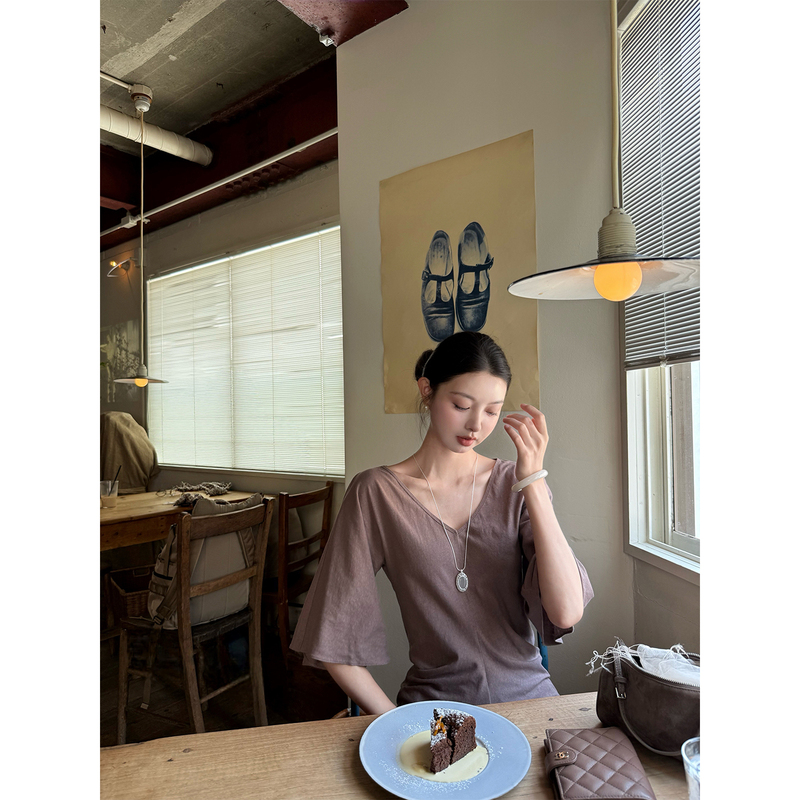 Fleme Muyue's "Sketch Art Museum" Style High-End Simple Mid-Sleeve V-Neck Casual Short-Sleeve T-Shirt Fleme Muyue's "Sketch Art Museum" Style High-End Simple Mid-Sleeve V-Neck Casual Short-Sleeve T-Shirt