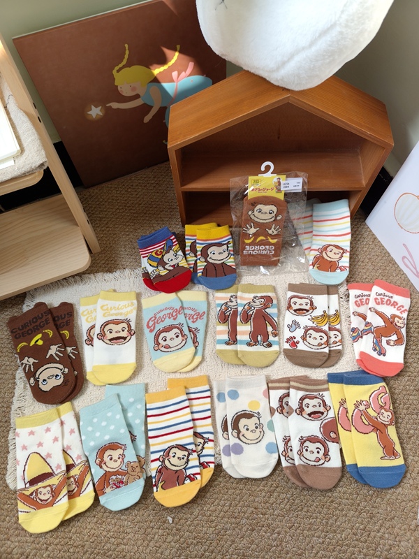 Japanese-Style Curious George Monkey Cartoon Socks for Boys and Girls, Infants and Toddlers, with Adhesive Dots Japanese-Style Curious George Monkey Cartoon Socks for Boys and Girls, Infants and Toddlers, with Adhesive Dots