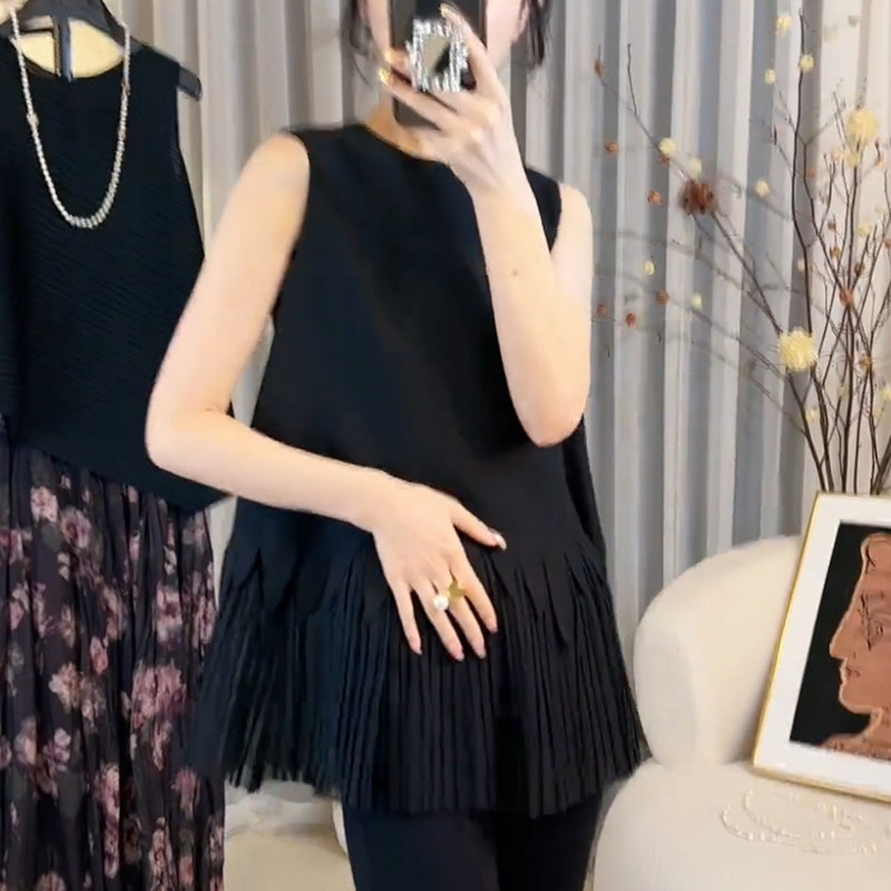 2026 Summer New Black Round Neck Vest Sleeveless T-Shirt with Tassel Edge Design, Fashionable and High-End Top for Women 2026 Summer New Black Round Neck Vest Sleeveless T-Shirt with Tassel Edge Design, Fashionable and High-End Top for Women