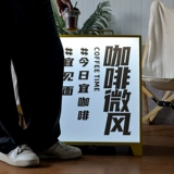 Наружный водонепроницаемый напольный световой короб, трехцветное освещение, перезаряжаемый передвижной вертикальный рекламный щит.