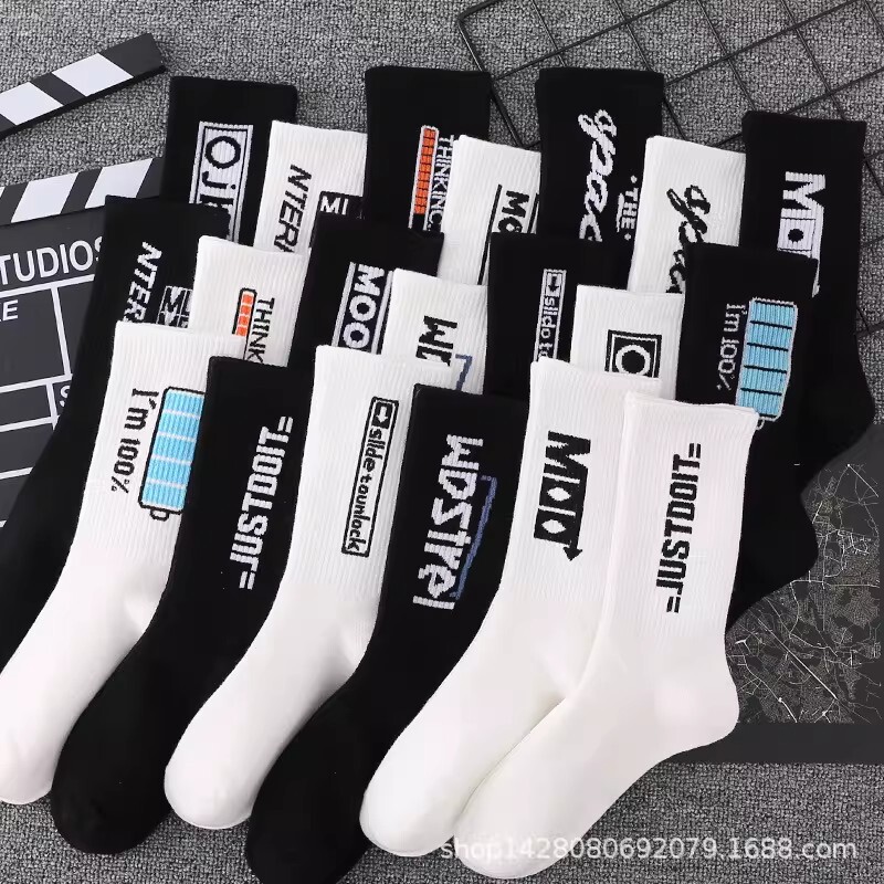 Fashionable Letter Mid-Calf Socks for Men, Sports Socks, Trendy and Versatile Black and White Socks, Moisture-Wicking and Sweat-Wicking [5 Pairs Pack]
