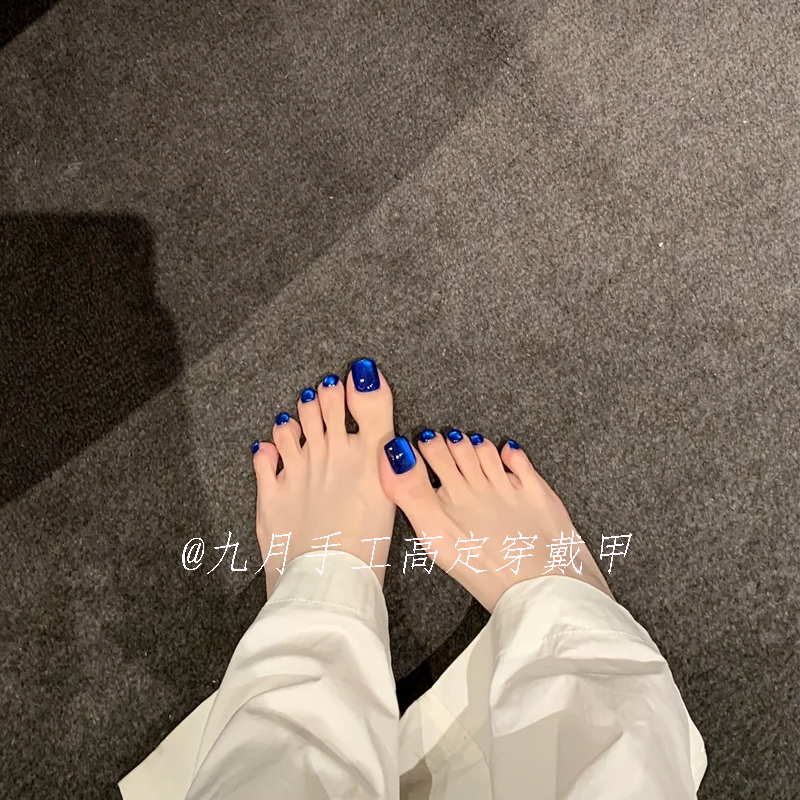 Klein Blue Cat Eye Detachable Handmade Phototherapy Wearable Nails, Dazzling Blue Toenails, Manicure for Summer, Brightening Effect