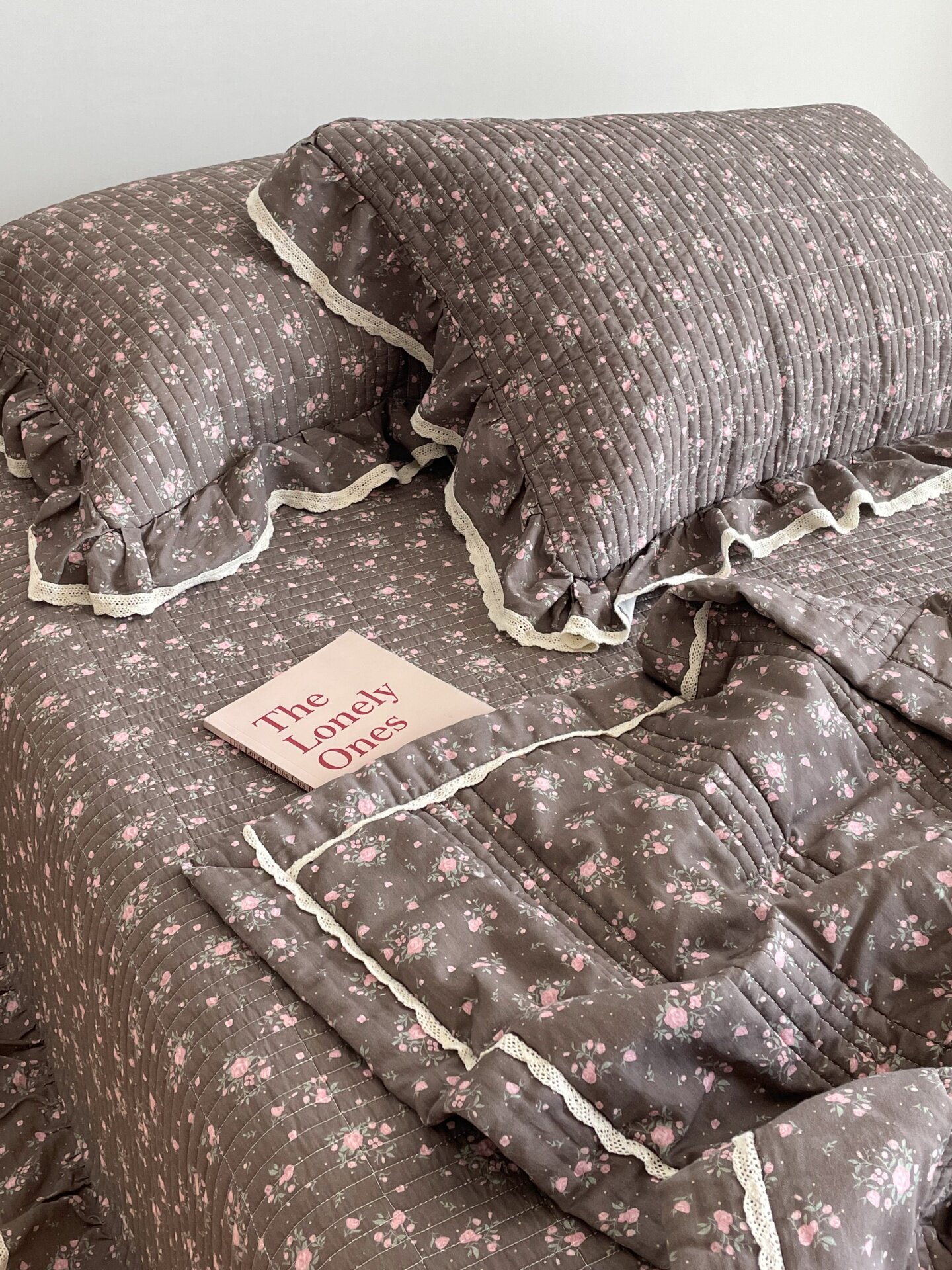 Корейский стеганый комплект постельного белья из 100% хлопка с мелким цветочным принтом и кружевной отделкой, 3 предмета