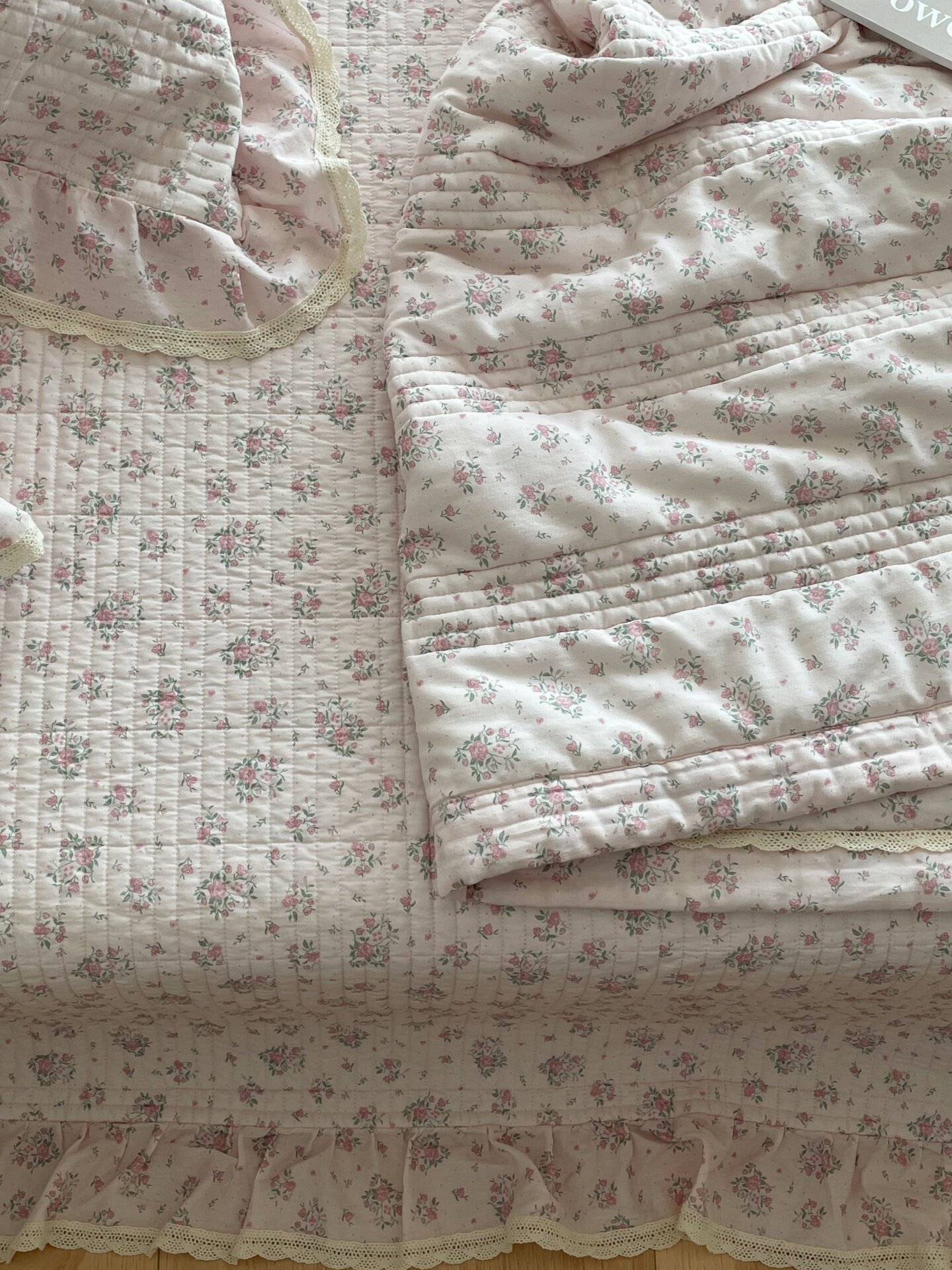 Корейский стеганый комплект постельного белья из 100% хлопка с мелким цветочным принтом и кружевной отделкой, 3 предмета