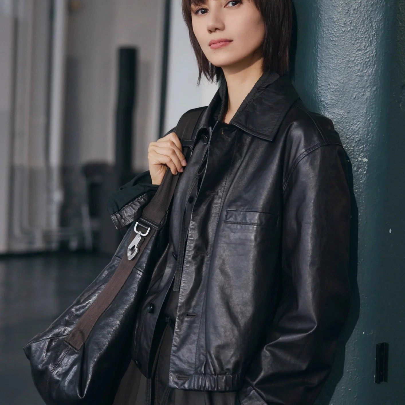 Yuan Quanスタイルの輸入ワックス加工シープスキン2026年春本革レディースジャケット、エレガントなゆったりフィット、ショートコート。