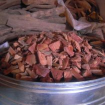 Thousand-year-old red camphor wood blocks for floors anti-moth and insect repellent natural camphor wood chips red camphor wood strips non-dusting