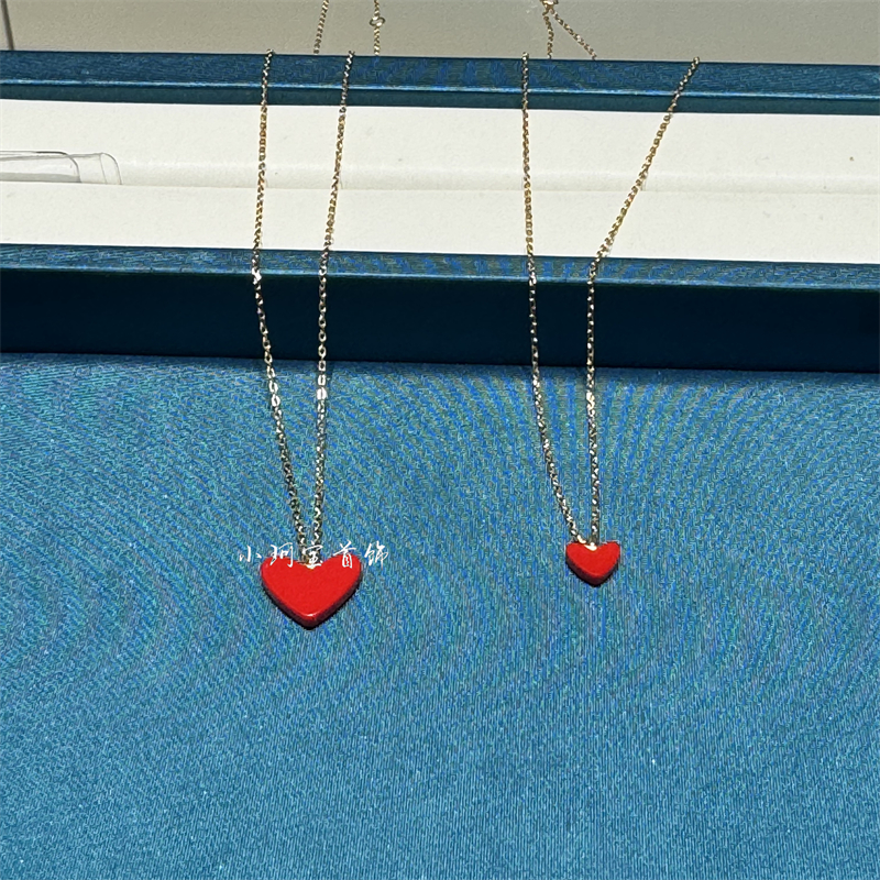 18Kゴールドの小さな赤いハートのネックレス（女性用）、愛の鎖骨ネックレス、ピーチハートペンダント、万能ネックレス、中国のバレンタインデーの誕生日プレゼント