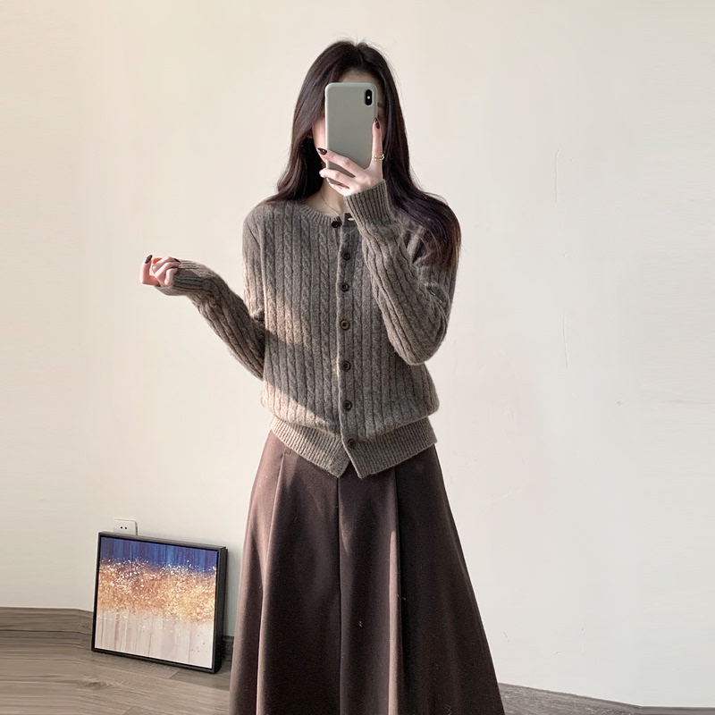 Knitted Cardigan Jacket for Women, New Spring Style, Loose Ribbed Cable-Knit Yak Wool Round-Neck Long-Sleeve Sweater Outerwear Knitted Cardigan Jacket for Women, New Spring Style, Loose Ribbed Cable-Knit Yak Wool Round-Neck Long-Sleeve Sweater Outerwear