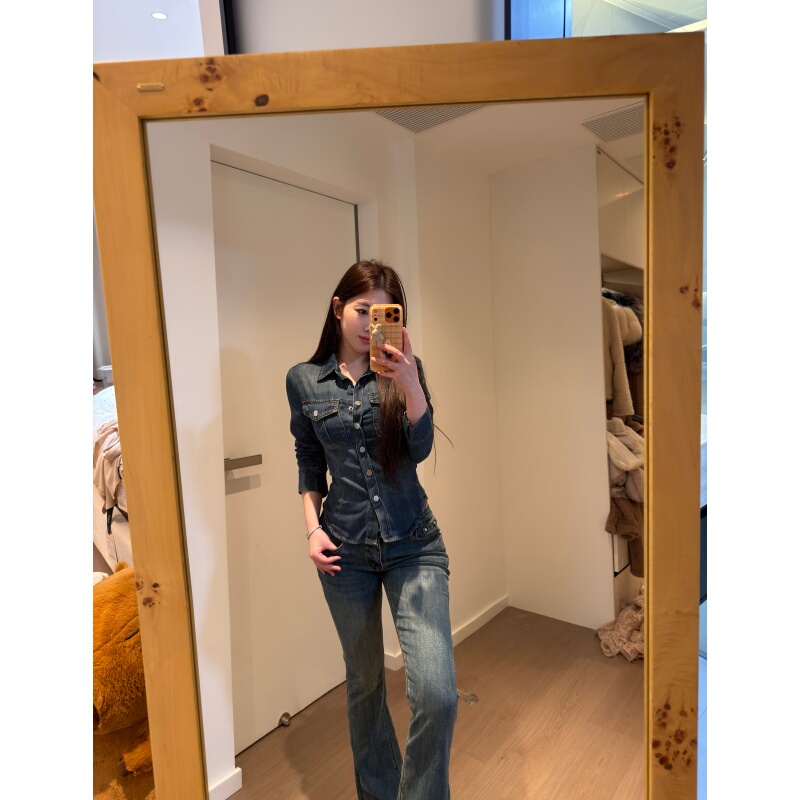 A New Stylish Spring Denim Shirt in a Korean Style with a Vintage Wash, Fashionable and Slimming Effect