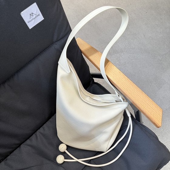 2025新款高级感洋气不规则牛角包女包单肩斜挎包腋下包8089