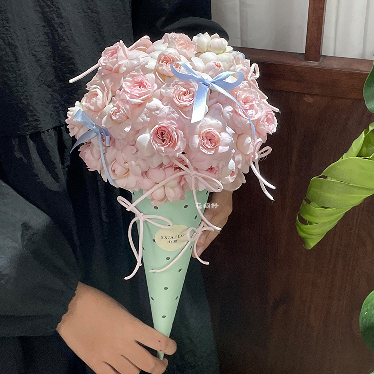 ช่อดอกไม้ไอศกรีมลายจุดสุดแปลกใหม่ ดอกไม้ประดิษฐ์ ของขวัญโรแมนติกวันฉลองเทศกาลชีซี สำหรับแฟนสาวหรือเพื่อนสนิทในวันเกิด