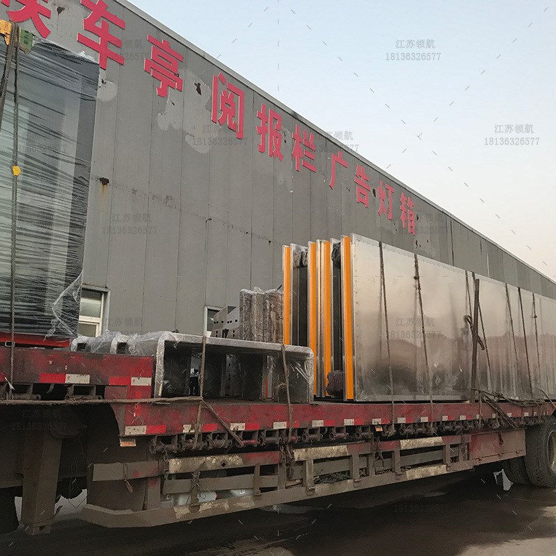 智慧公交站亭：宿迁工厂的复古简约美学与智能科技碰撞