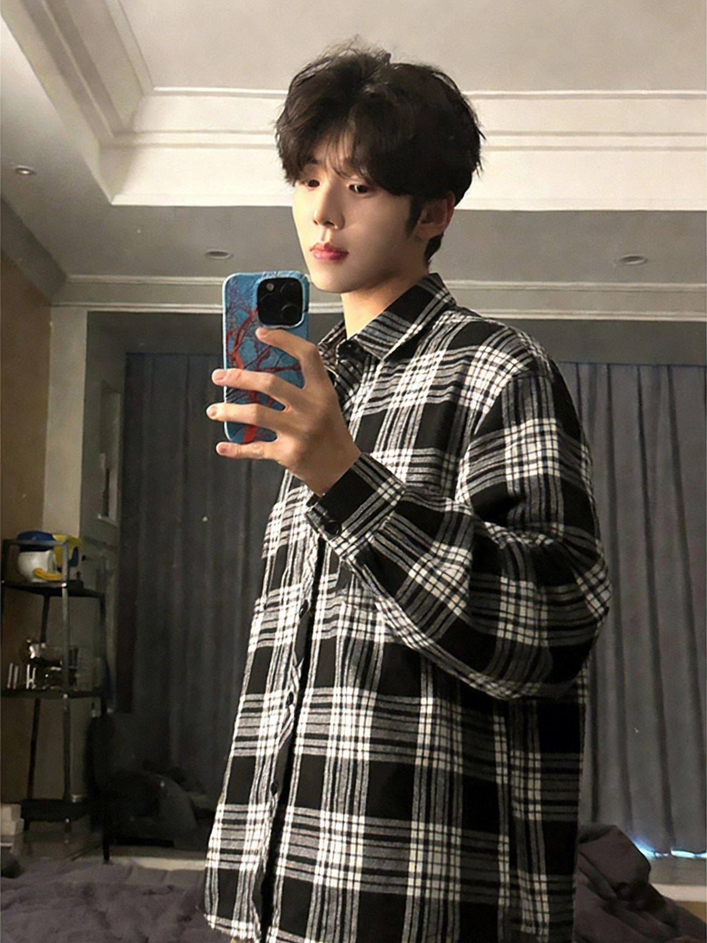 Black and White Retro Brushed Plaid Shirt for Men, Autumn and Winter Casual Loose Long-Sleeved Shirt with Fleece, Japanese Style Youthful Jacket
