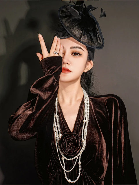 Mijie's New Light Luxury Elegant Style Coffee-Colored Velvet Dress for Women, Long-Sleeved V-Neck Waist-Cinching Long Dress with a Socialite Vibe