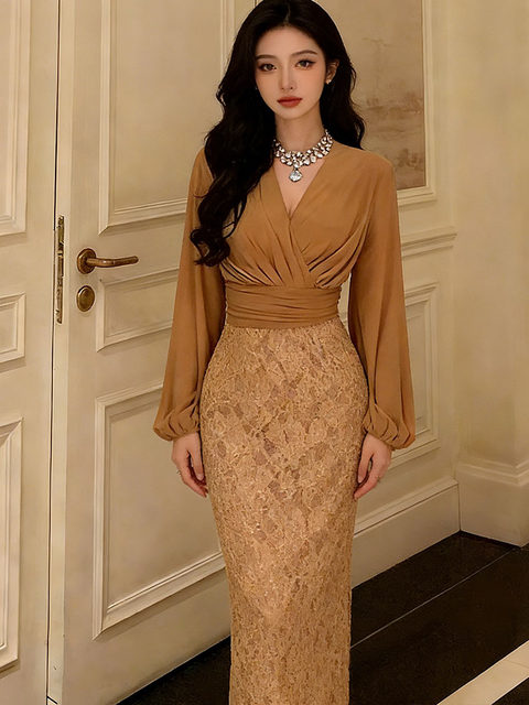 Elegant French-Style Gentle Temperament Lantern Sleeve V-Neck Lace Dress for Women, Slim Fit, Waist-Cinching, Bodycon Long Dress